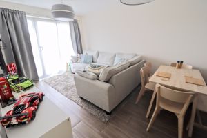 Lounge/Diner- click for photo gallery